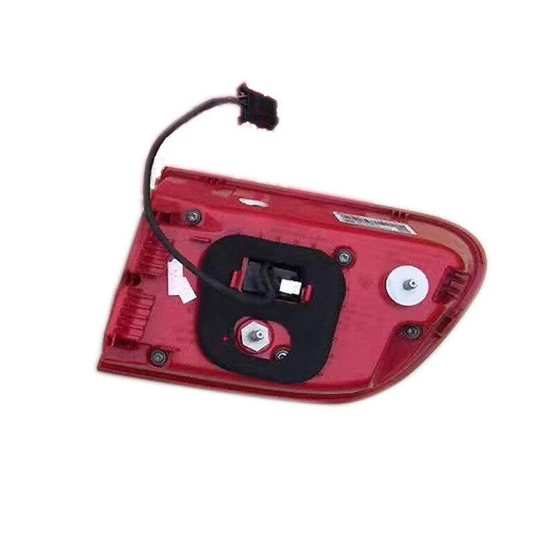 Left side: Applicable to for Porsche Macan 2014-2017 interior taillight turn signal light