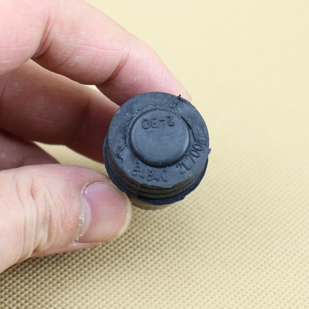 One-piece product suitable for Japanese-made air cushioning sheets, HINGE  FITTING 84840-2L700