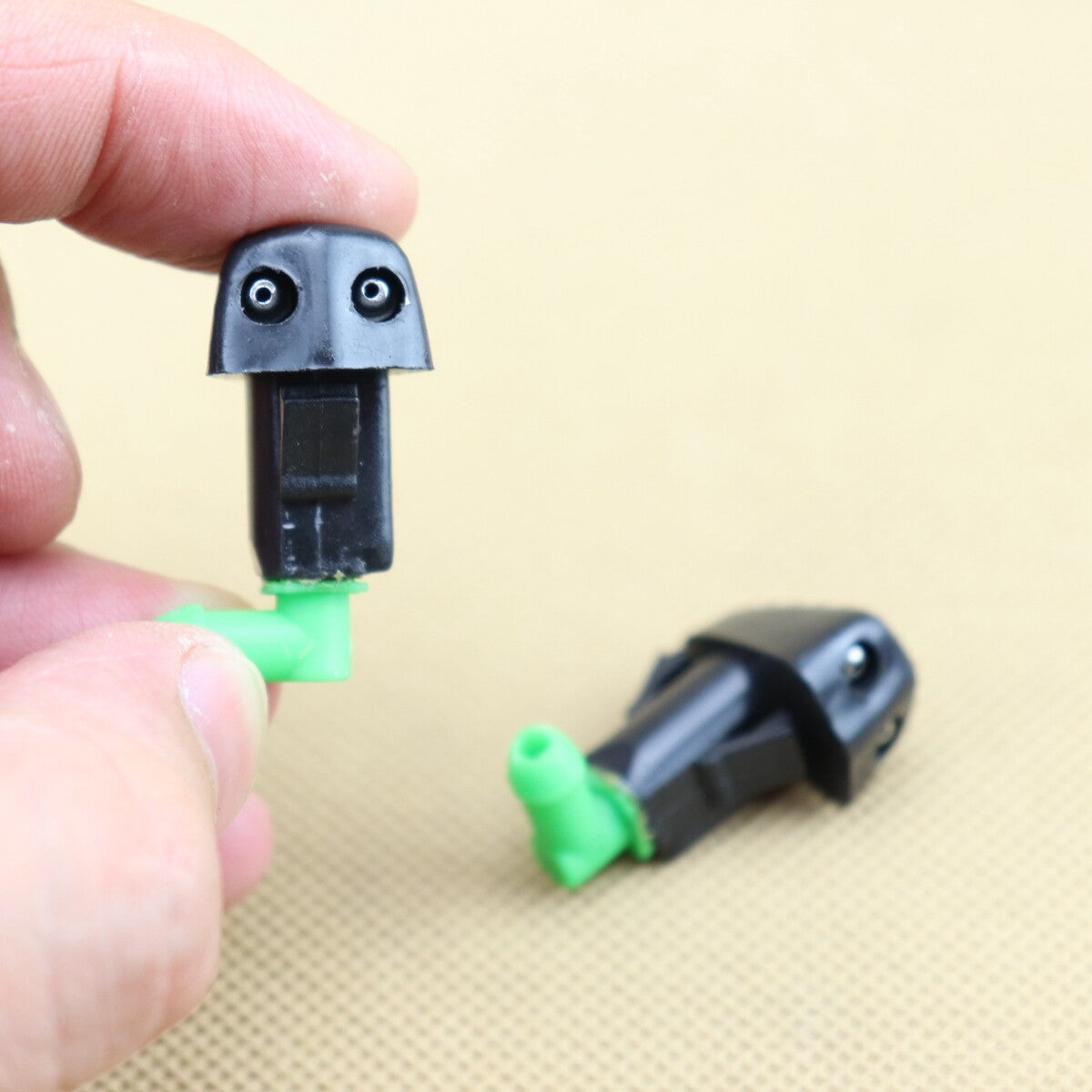 Suitable for 1998-2002 for Honda Accord S84 C02 2-piece windshield washer spray nozzle.