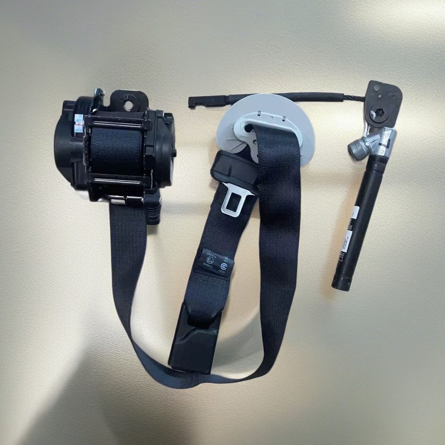 Left front seatbelt puller and pretensioner for 2017-2023 for Tesla Model 3