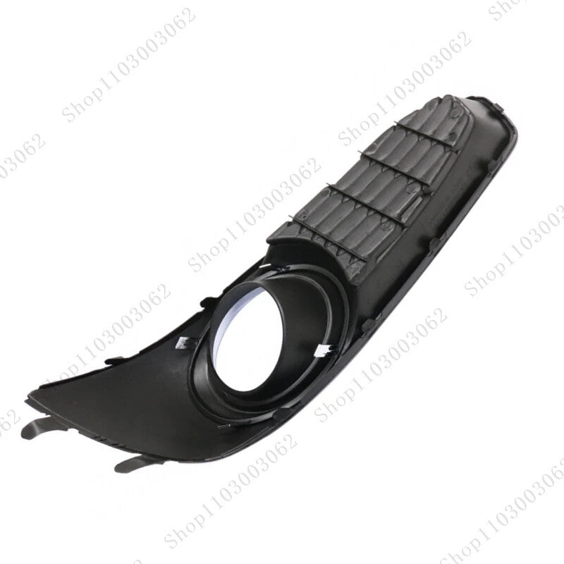 The right-side fog light grille and fog light cover are suitable for Subaru Legacy 2013 and 2014 models 57731AJ680