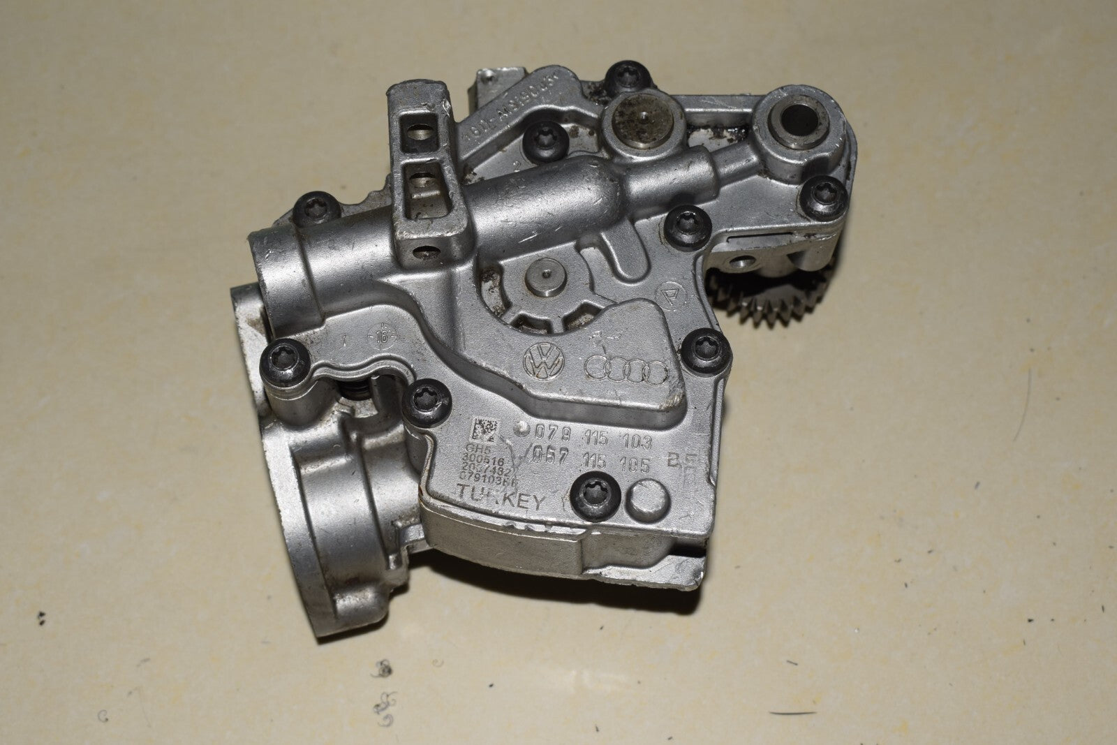 2013-2017 for AUDI S8 4.0L - Engine OIL PUMP 079115103BE
