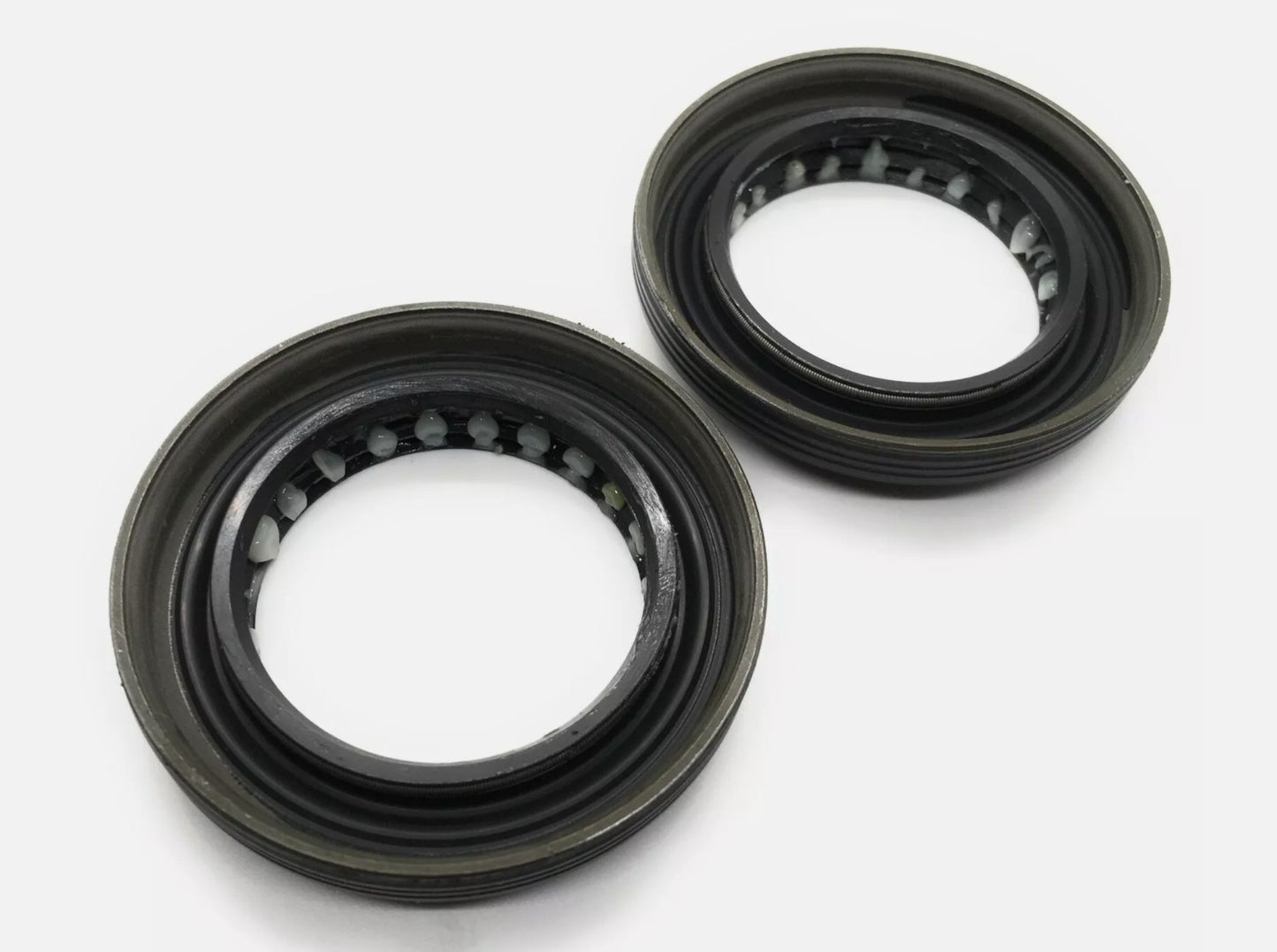 Rear Axle Seal For 2005-2017 for Nissan Frontier 43252-7S200 Pair