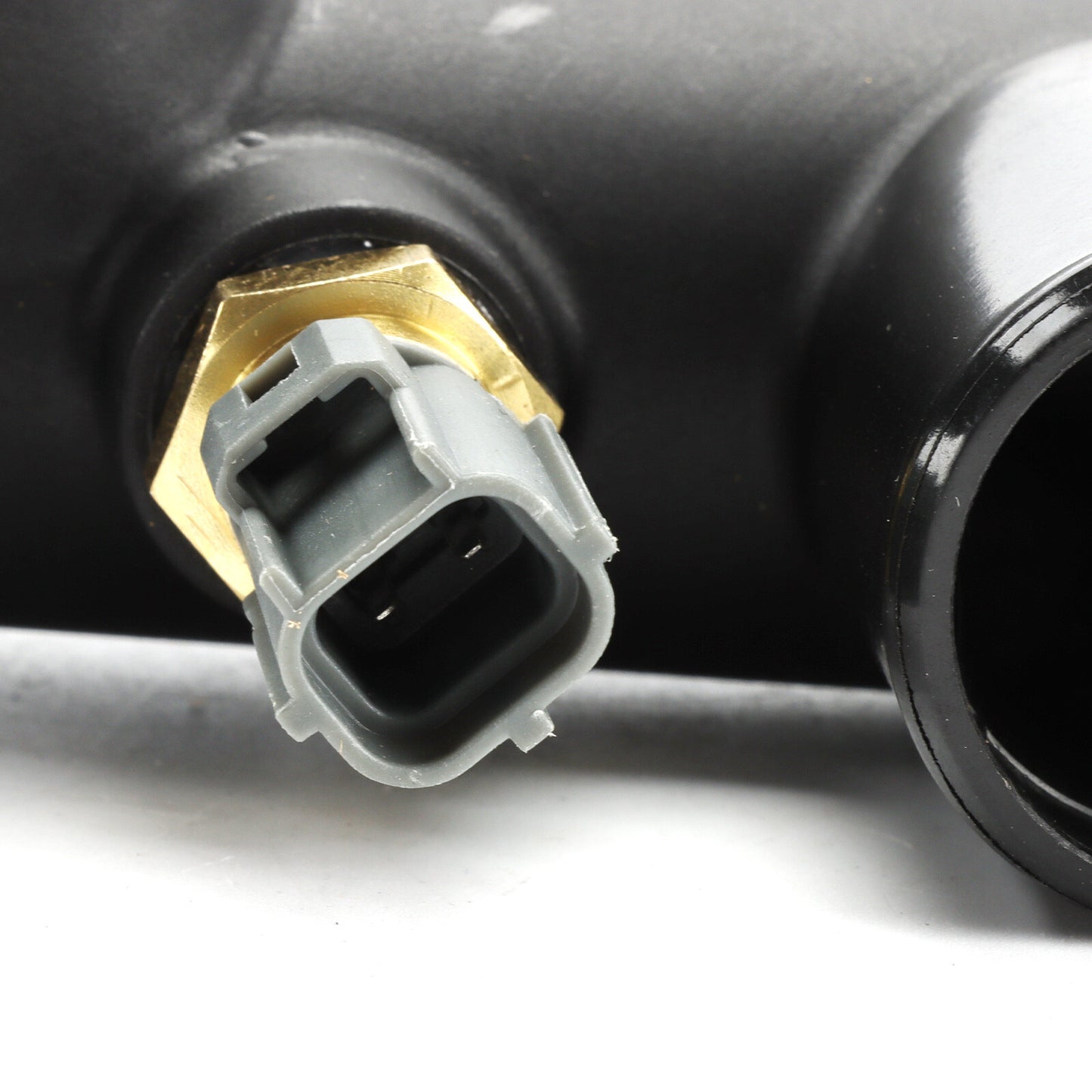 Suitable for Jaguar Vanden Plas XJ8 XK8 thermostat cover socket pipe with sensor LNA1600AA
