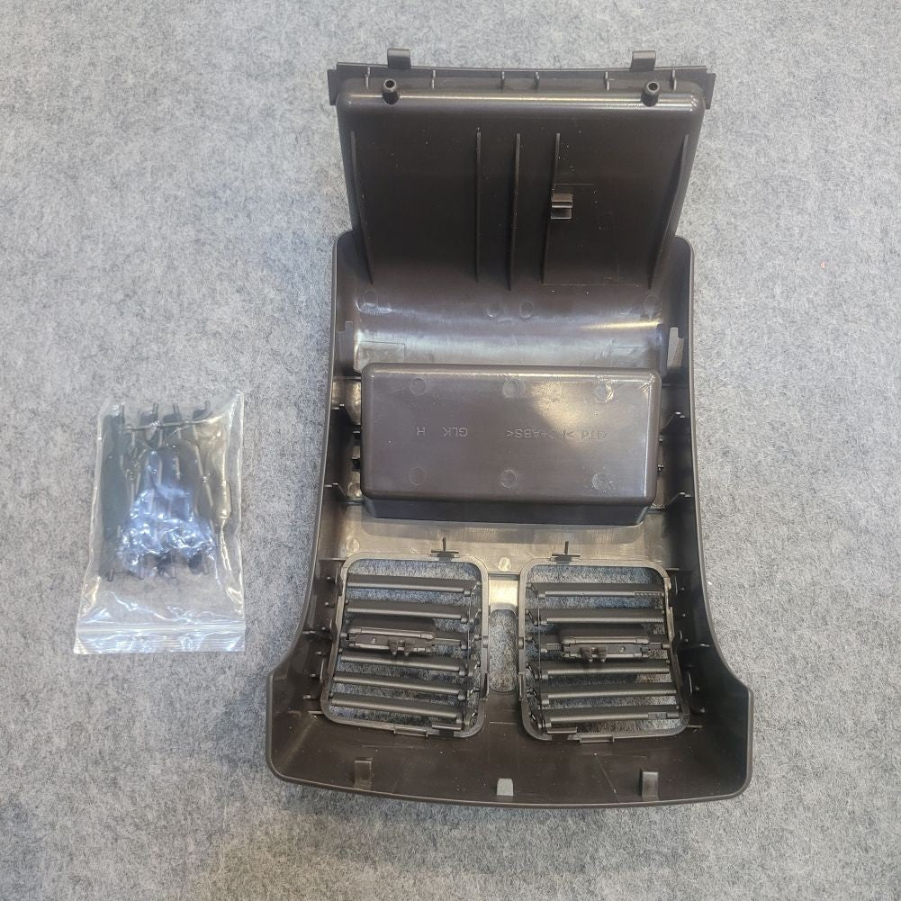 The rear center console air vents are suitable for Mercedes-Benz X204, GLK300, and GLK350.