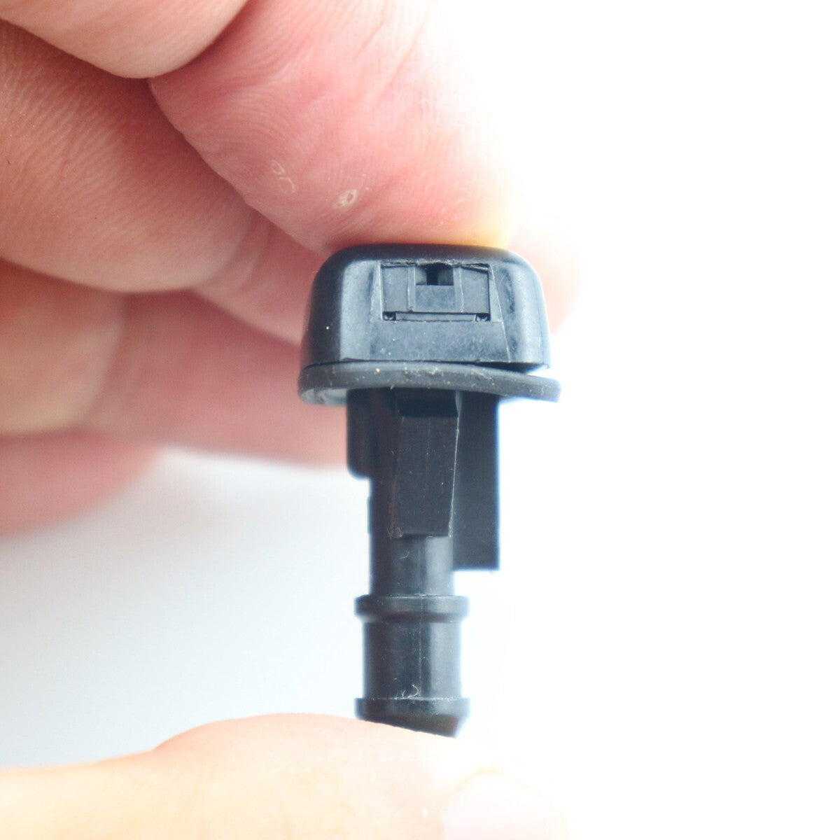 8L8Z17603A is suitable for Ford Escape Sailor Windshield Washer Jet Nozzle (issued August 12th).
