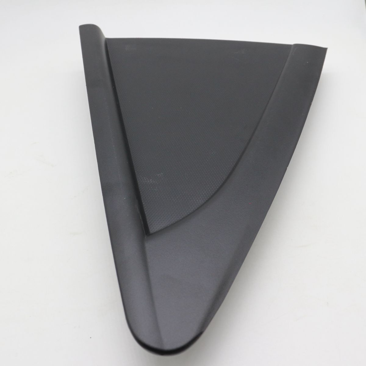 1. Rear right side decal assembly 95991481, suitable for Chevrolet for Cruze 2013-2016.