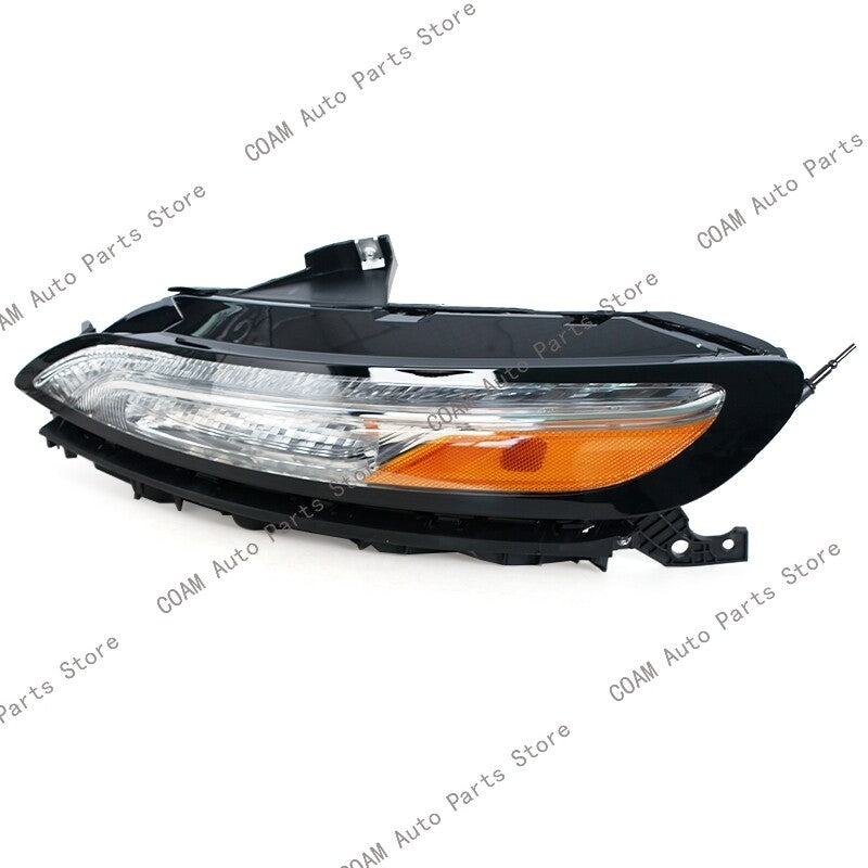 A pair of headlights, turn signals, and headlights for 2014-2018 for Jeep Cherokee.