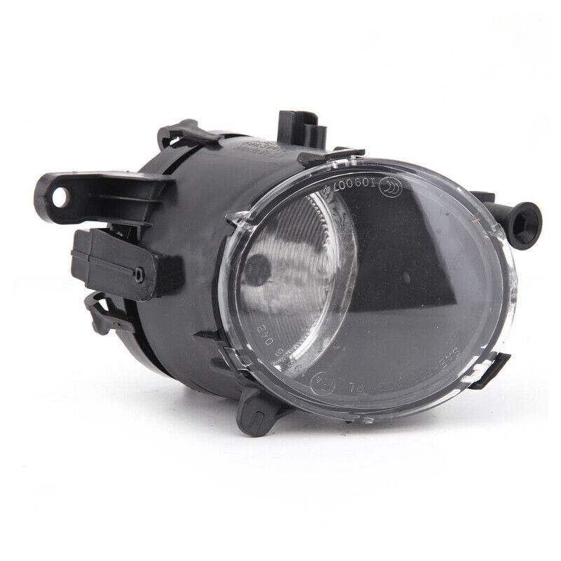 A pair of transparent front bumper fog lights are available for Buick Regal 2014, 2015, 2016, and 2017 models.