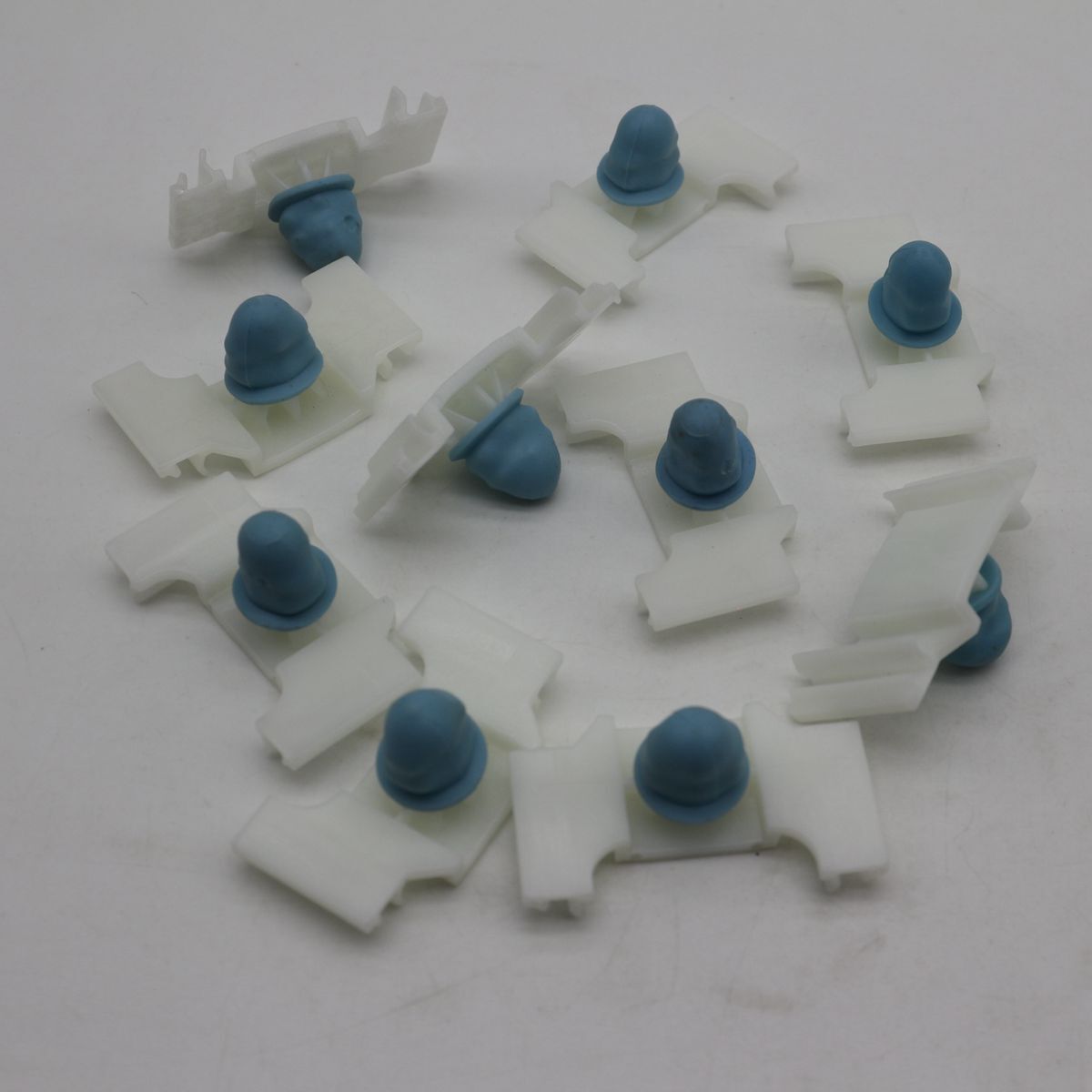 10-piece set of quarter panel molding clips for Audi and for Volkswagen 1H0-853-585-A