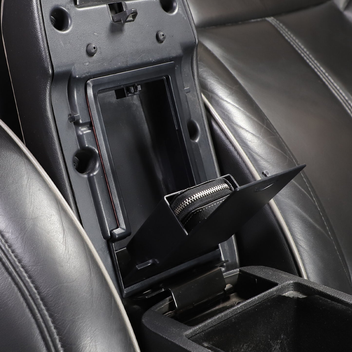 Armrest box privacy storage box black accessories suitable for Humme-r H3 2005-09 USA