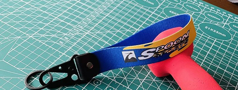Car keychain/key ring with lanyard, car accessories, spoon, sporty blue, suitable for Mazda .